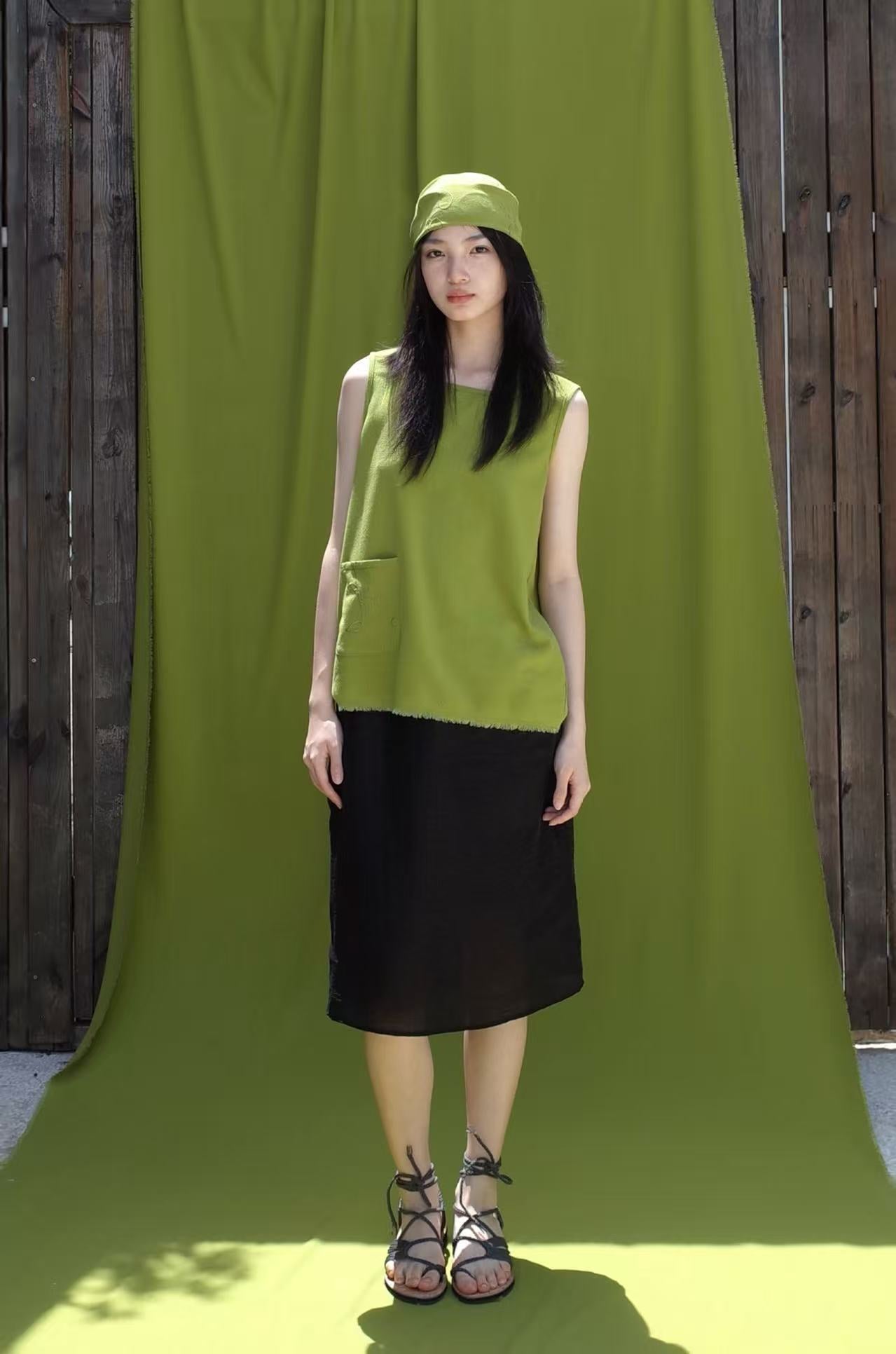 EMBROIDERY TRIANGULAR SCARF | OLIVE GREEN