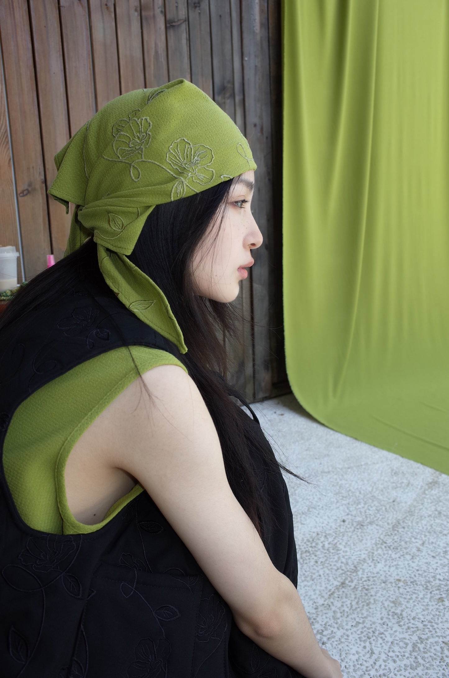 EMBROIDERY TRIANGULAR SCARF | OLIVE GREEN