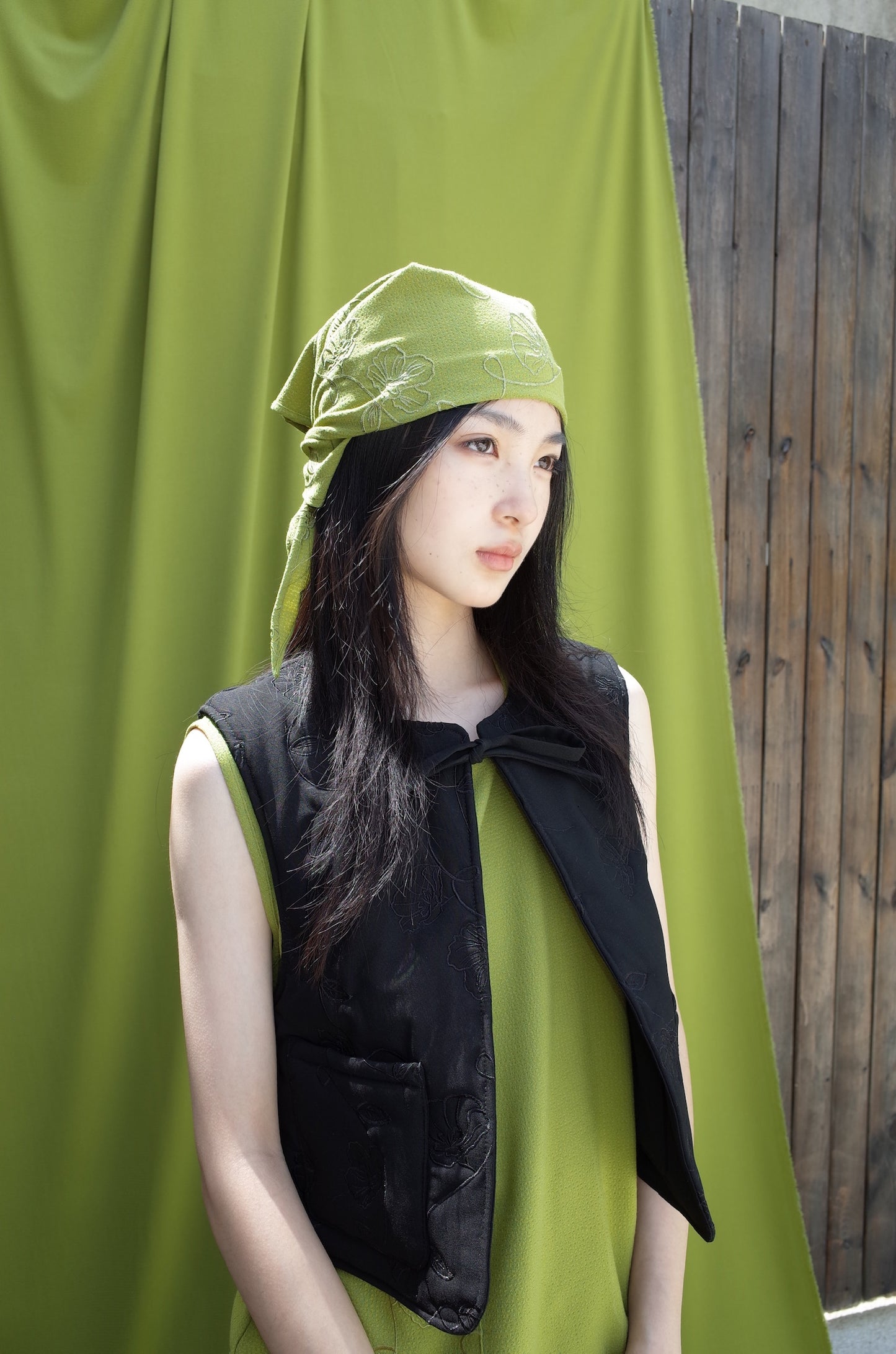 EMBROIDERY TRIANGULAR SCARF | OLIVE GREEN