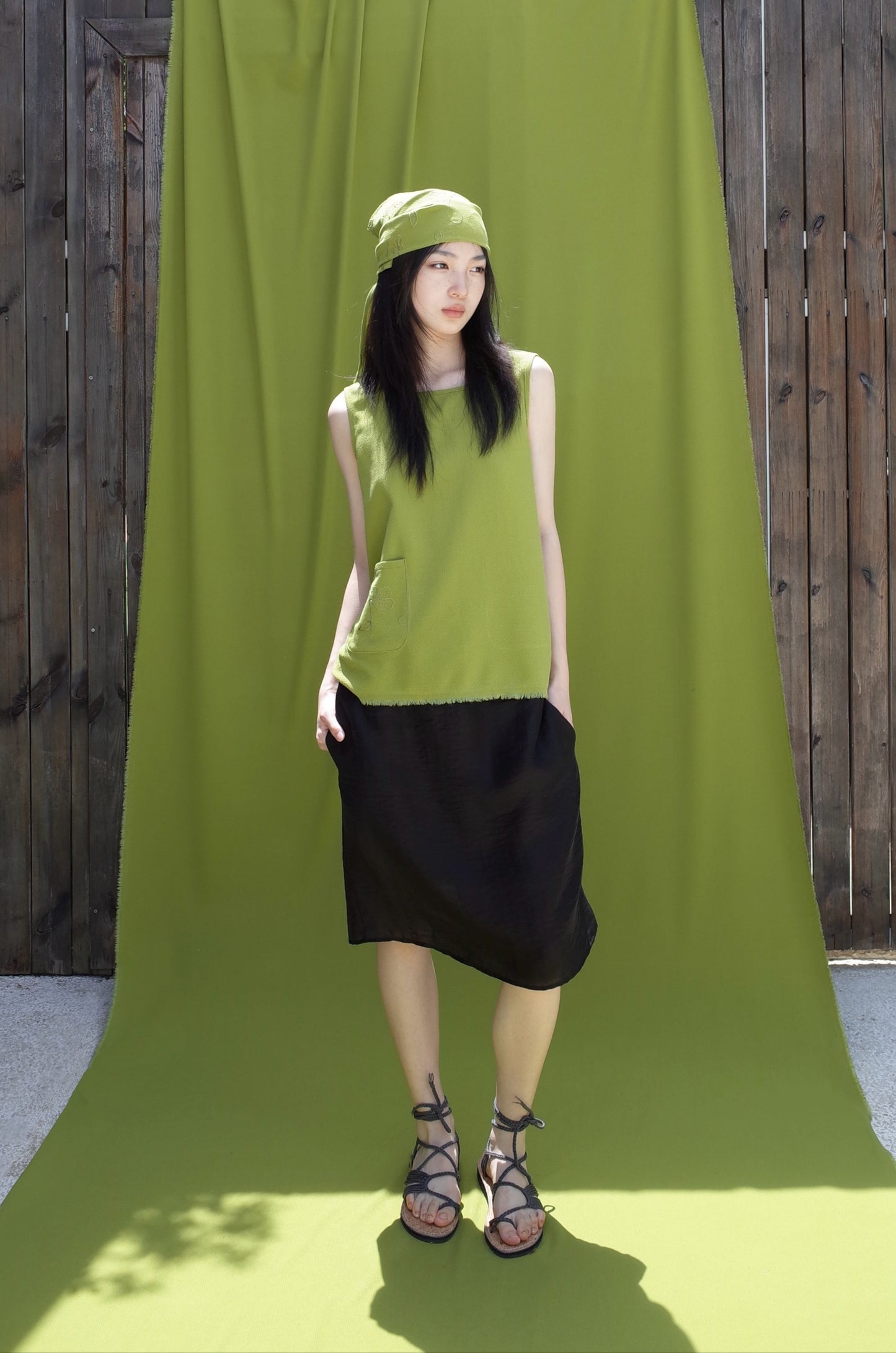 SELVAGE SLEEVELESS TOP| OLIVE GREEN