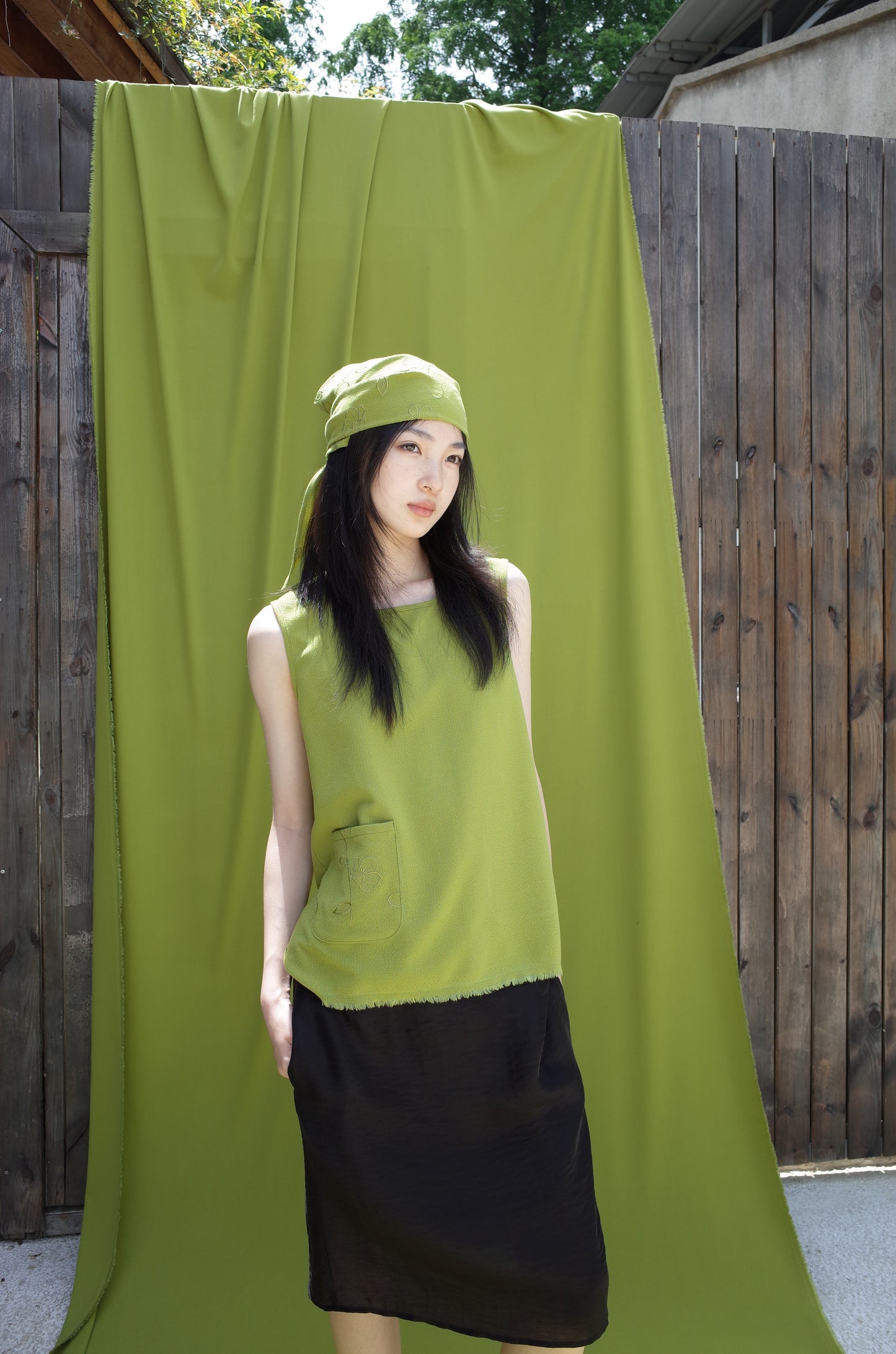 SELVAGE SLEEVELESS TOP| OLIVE GREEN