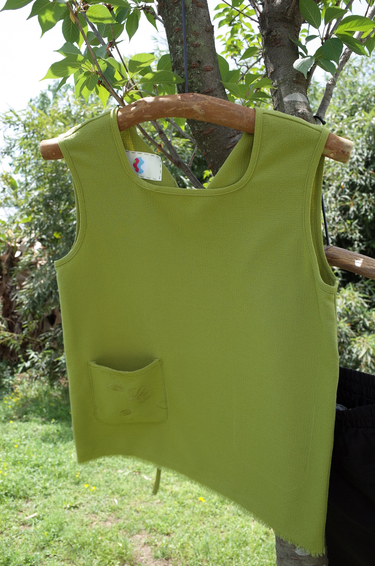 SELVAGE SLEEVELESS TOP| OLIVE GREEN