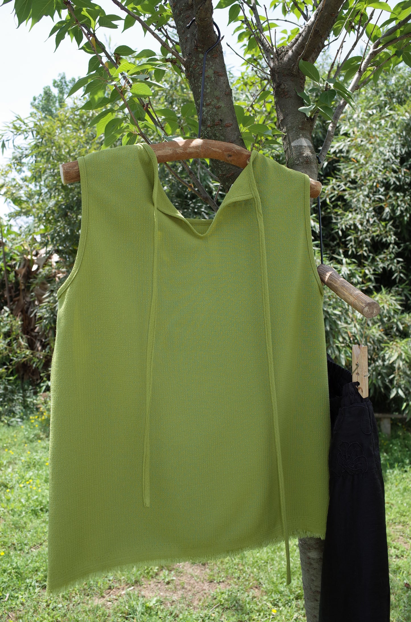 SELVAGE SLEEVELESS TOP| OLIVE GREEN