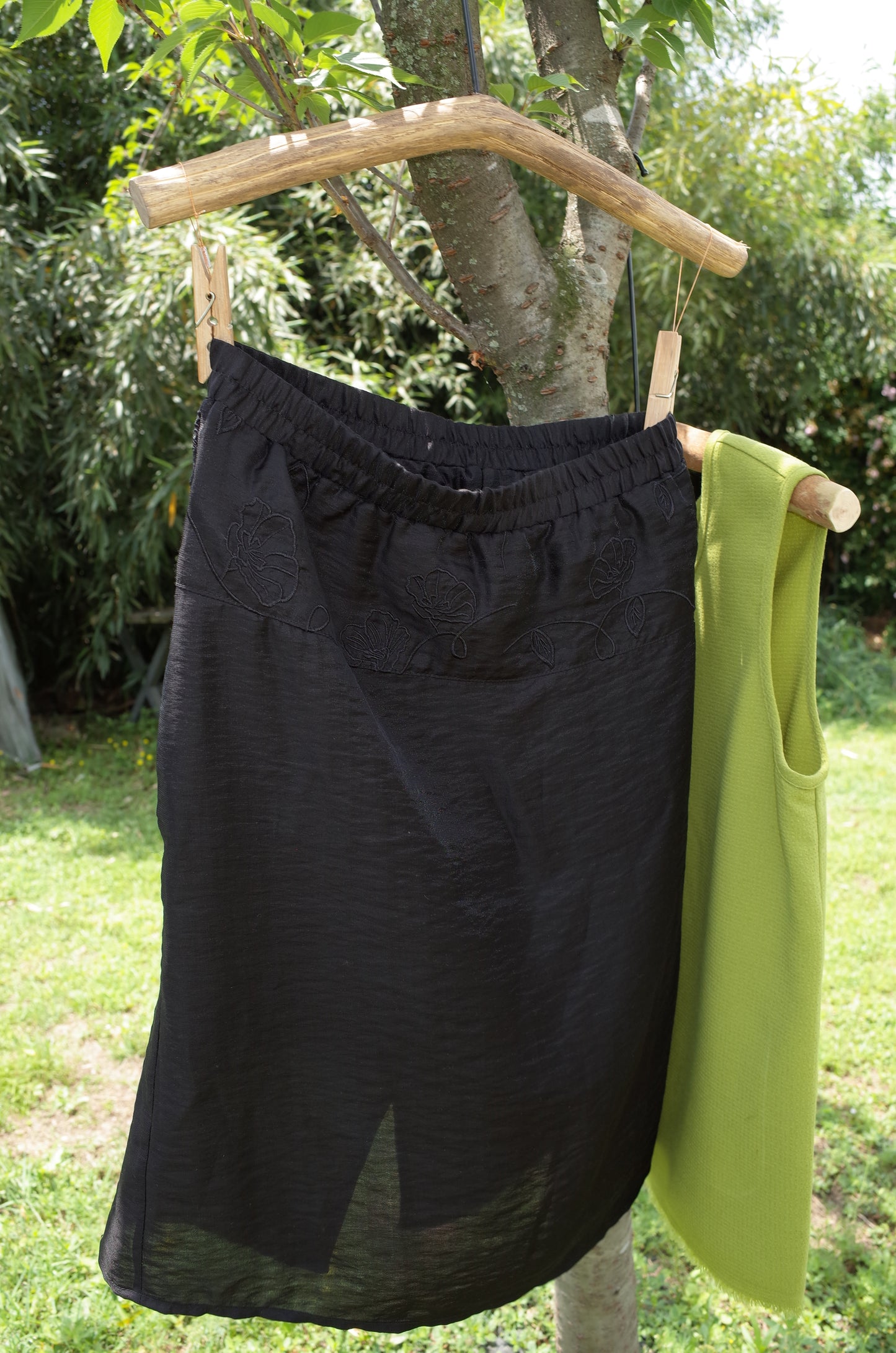 LYOCELL EMBROIDERY-PATCH MIDI SKIRT (LINED)