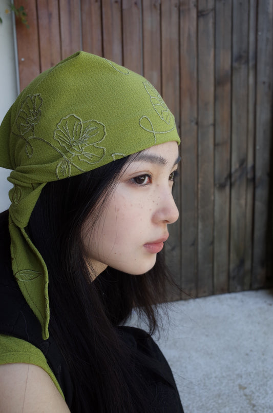 EMBROIDERY TRIANGULAR SCARF | OLIVE GREEN