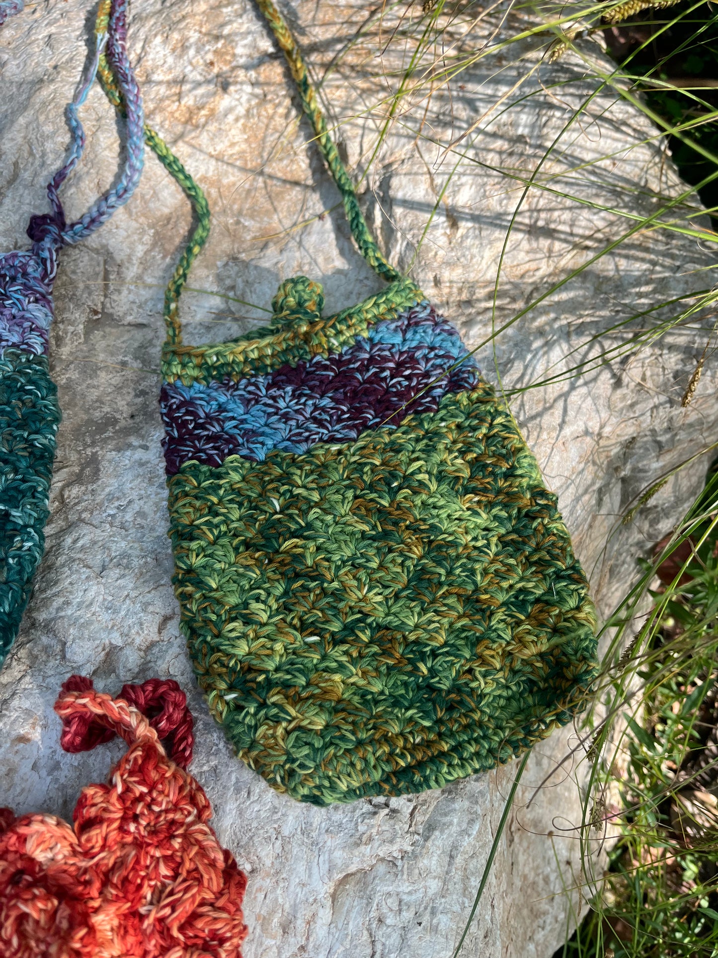 SOFT HAZE POUCH-MOSS GREEN | BOTANICAL-DYED HAND-KNITTED