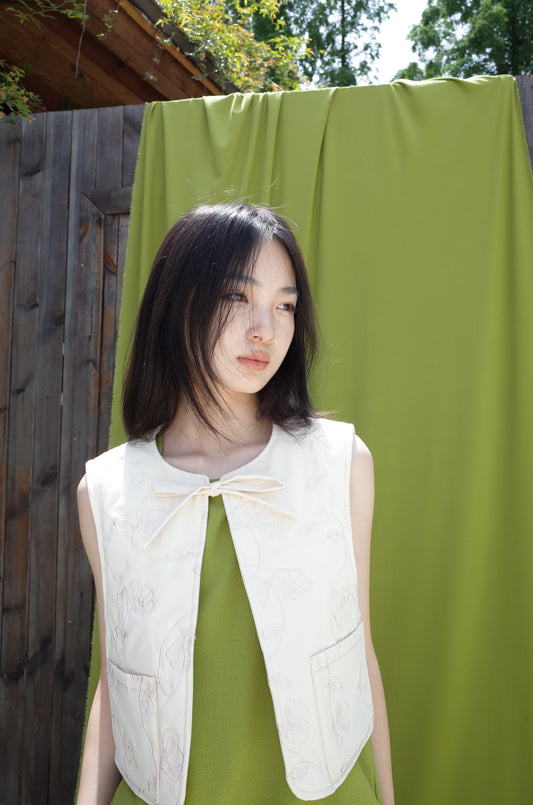 EMBROIDERY-QUILTED COTTON VEST（IVORY）
